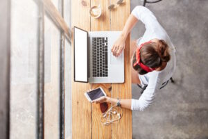 Mobilność jest kluczowym czynnikiem dla większości z nas, a laptopy są idealnym rozwiązaniem do pracy na co dzień, edukacji czy rozrywki