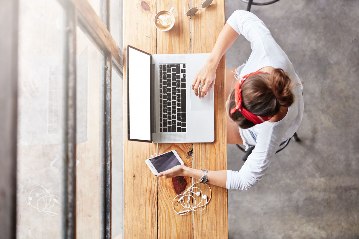 Mobilność jest kluczowym czynnikiem dla większości z nas, a laptopy są idealnym rozwiązaniem do pracy na co dzień, edukacji czy rozrywki